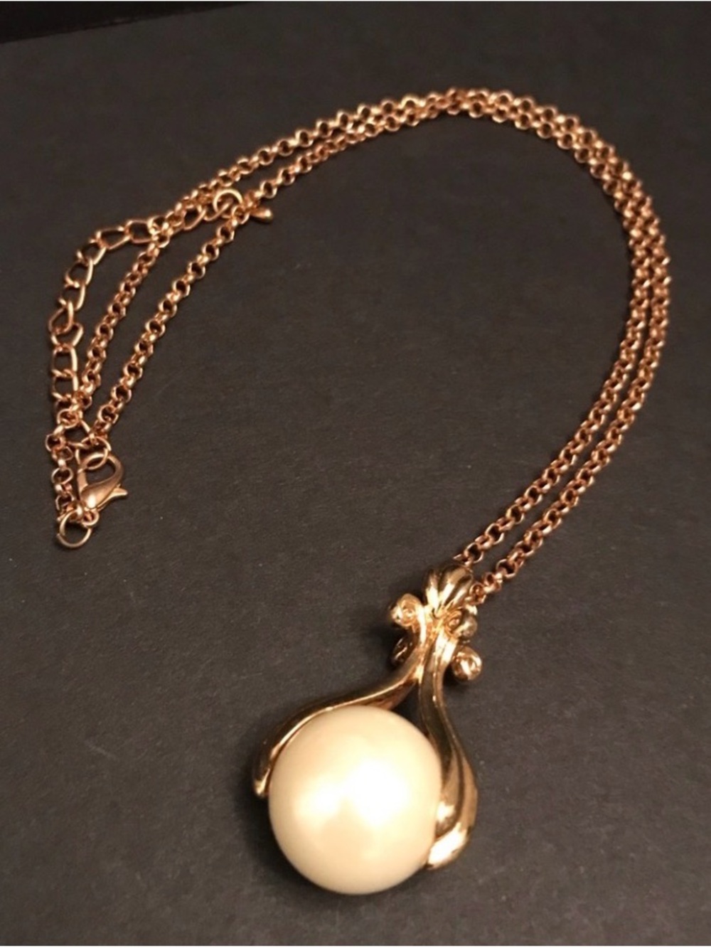 Elegant Pearl Like Necklace